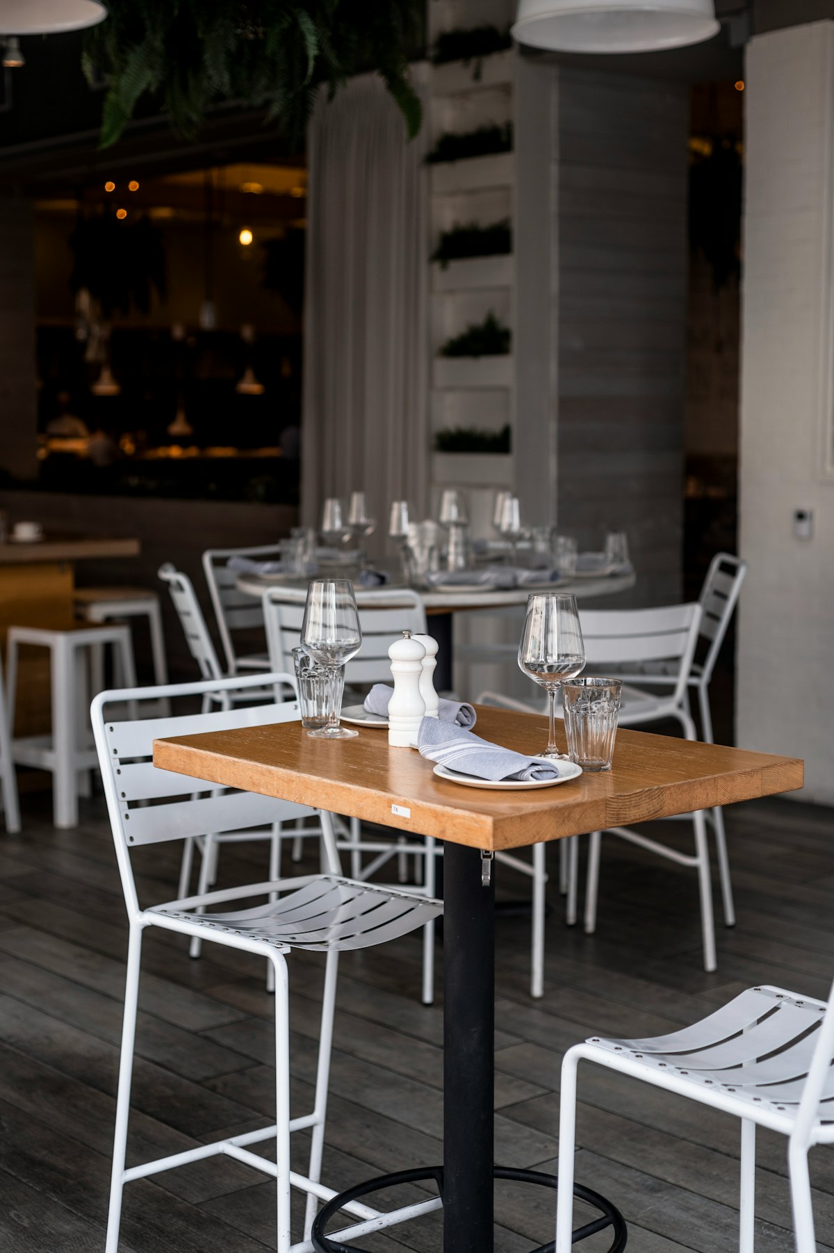 Restaurant ambiance 1